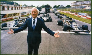 Colin Chapman e alcune delle sue 'creazioni'...