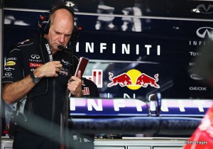 Adrian Newey in azione...