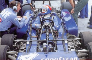 Tyrrell P34 1976 - Patrick Depailler works to set it up