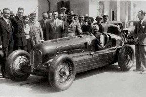 ALFA ROMEO 16C BIMOTORE - 1935 - La Scuderia Ferrari e Tazio Nuvolari al volante