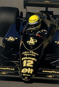 Ayrton Senna negli anni della mitica Lotus Renault Turbo sponsorizzata JPS