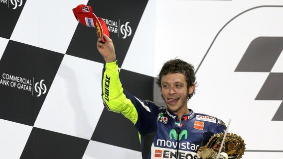 Valentino Rossi sul podio del Moto GP in Quatar