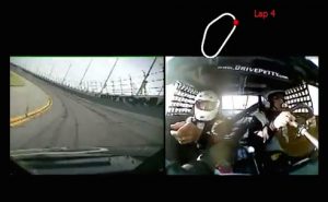 Riccardo alla guida approccia una delle paraboliche di Daytona...